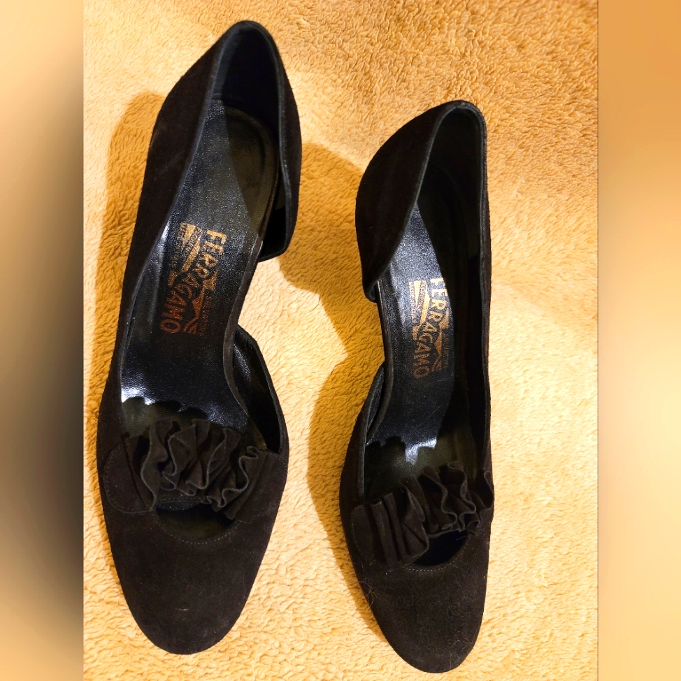 Ferragamo Suede Pump 8.0